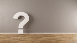 FAQ Fragezeichen lehnt an Wand