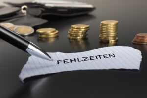 Fehlzeiten auf einem Zettel