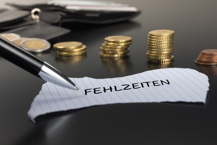 Fehlzeiten auf einem Zettel